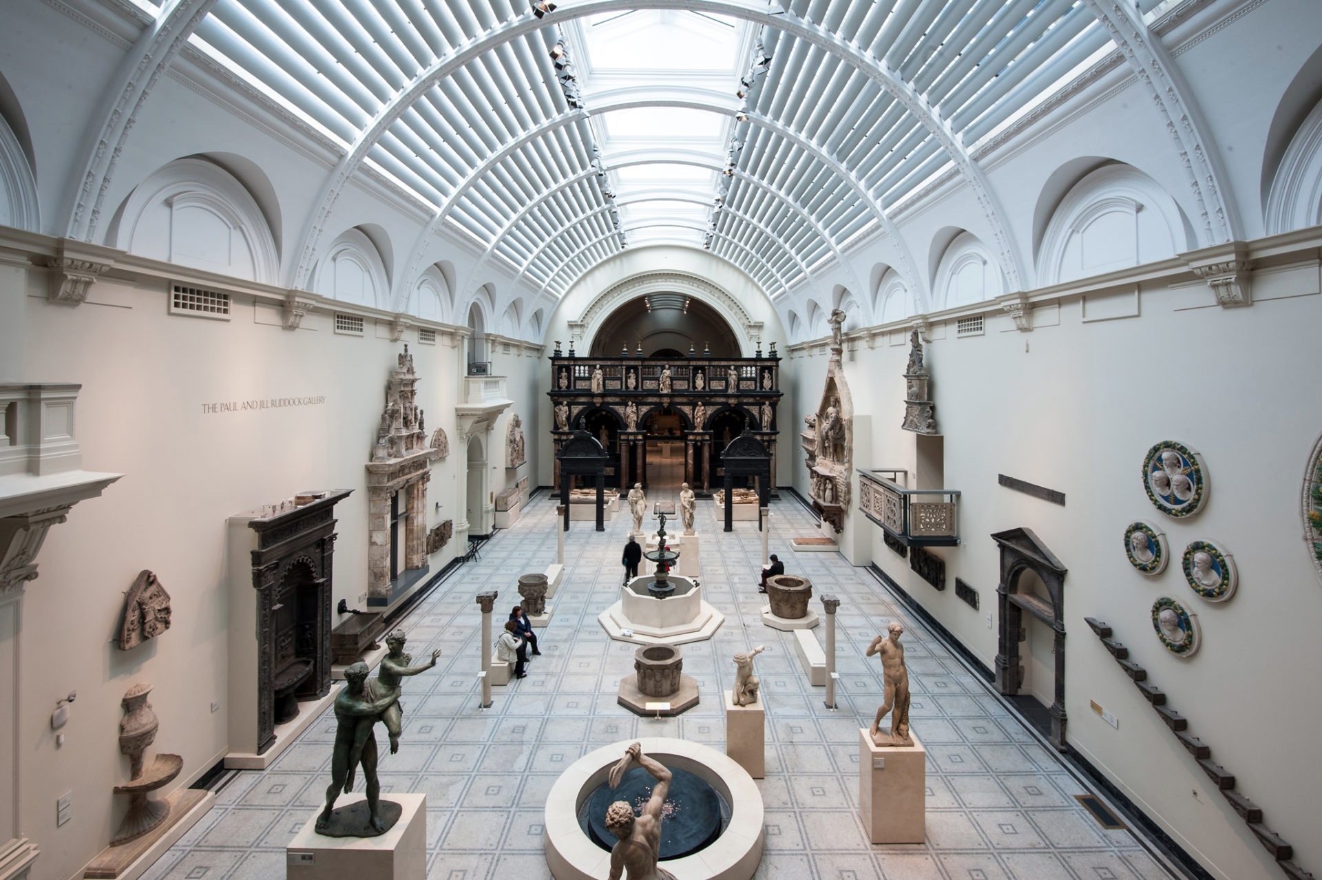 Sculpture Galleries - Victoria and Albert Museum Stock Photo - Alamy